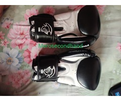 Boxing gloves and head protection - Image 3/3