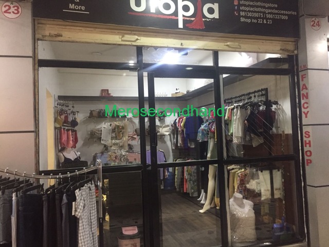 Clothing store on sale - 1/8