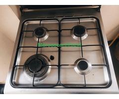 Gas oven with 4 cooktops